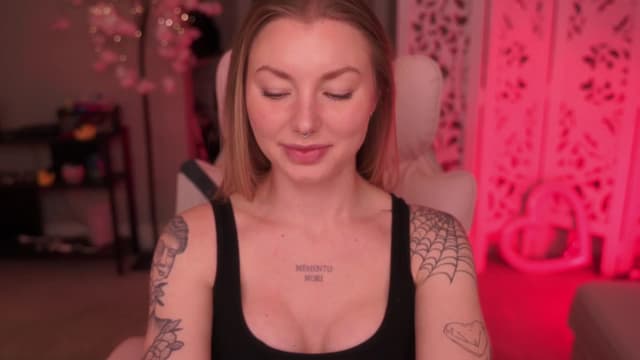 Gallery image thumbnail from Paige's myfreecams stream on, 12/23/2025, 04:49 image 1 of 20