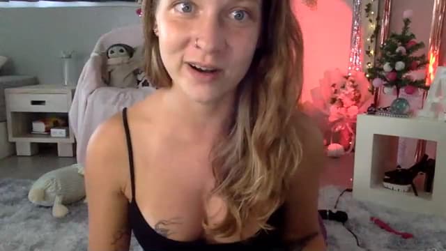 Gallery image thumbnail from Qi_ra's myfreecams stream on, 12/19/2022, 05:07 image 16 of 20