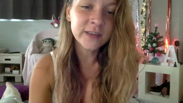 Gallery image thumbnail from Qi_ra's myfreecams stream on, 12/23/2022, 02:14 image 9 of 20