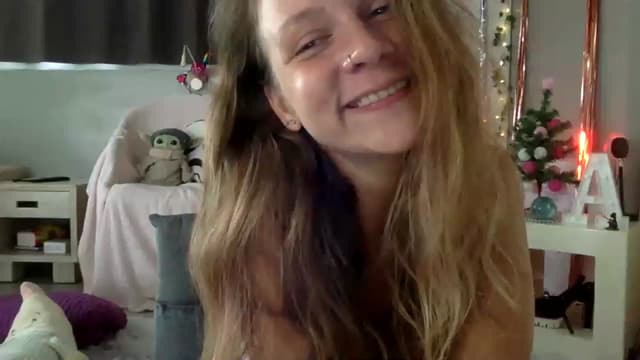 Gallery image thumbnail from Qi_ra's myfreecams stream on, 12/23/2022, 02:14 image 18 of 20