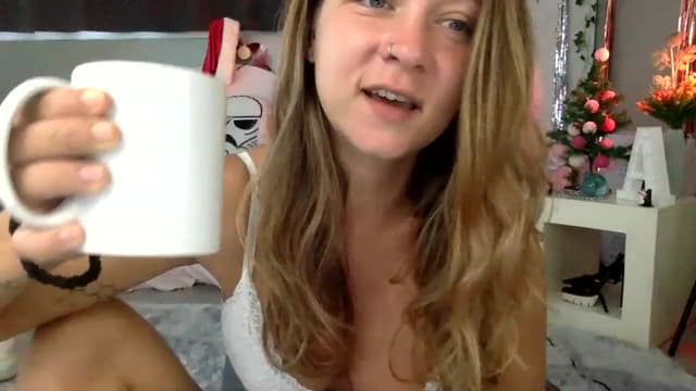 Gallery image thumbnail from Qi_ra's myfreecams stream on, 12/28/2022, 02:52 image 10 of 20