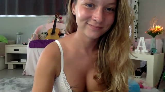 Gallery image thumbnail from Qi_ra's myfreecams stream on, 02/08/2023, 02:57 image 18 of 20