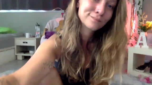 Gallery image thumbnail from Qi_ra's myfreecams stream on, 02/24/2023, 04:05 image 18 of 20