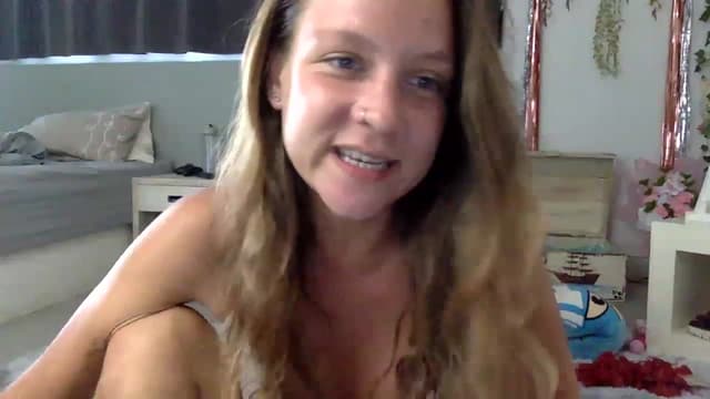 Gallery image thumbnail from Qi_ra's myfreecams stream on, 03/07/2023, 08:21 image 17 of 20
