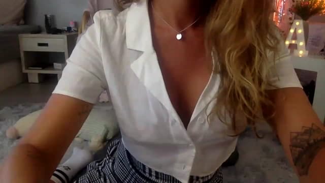 Gallery image thumbnail from Qi_ra's myfreecams stream on, 03/10/2023, 05:19 image 6 of 20