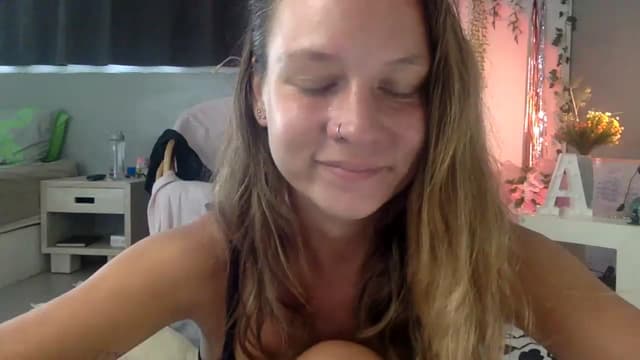 Gallery image thumbnail from Qi_ra's myfreecams stream on, 03/23/2023, 03:02 image 9 of 20