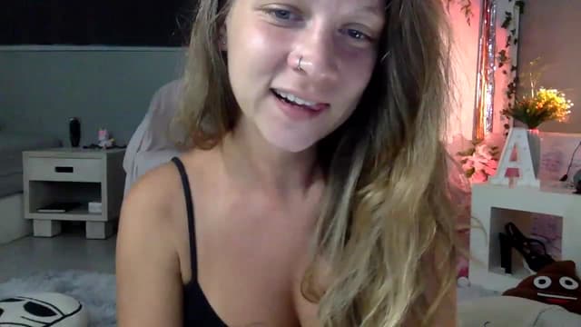 Gallery image thumbnail from Qi_ra's myfreecams stream on, 04/01/2023, 10:19 image 4 of 20