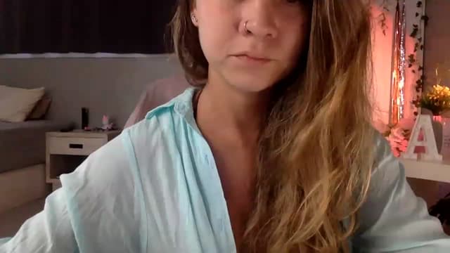 Gallery image thumbnail from Qi_ra's myfreecams stream on, 04/04/2023, 24:30 image 7 of 20