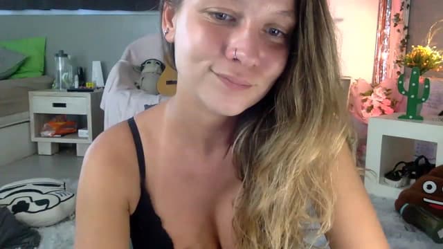 Gallery image thumbnail from Qi_ra's myfreecams stream on, 04/15/2023, 08:31 image 19 of 20
