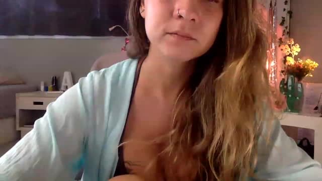 Gallery image thumbnail from Qi_ra's myfreecams stream on, 04/24/2023, 24:03 image 17 of 20