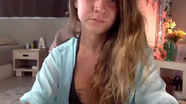 Gallery image thumbnail from Qi_ra's myfreecams stream on, 04/24/2023, 24:03 image 5 of 20
