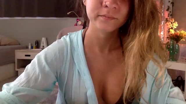 Gallery image thumbnail from Qi_ra's myfreecams stream on, 04/24/2023, 24:03 image 8 of 20