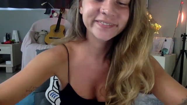 Gallery image thumbnail from Qi_ra's myfreecams stream on, 05/09/2023, 01:46 image 18 of 20