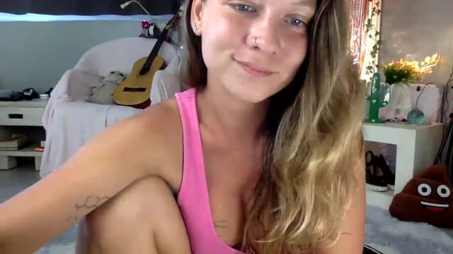 Gallery image thumbnail from Qi_ra's myfreecams stream on, 06/01/2023, 06:38 image 10 of 20