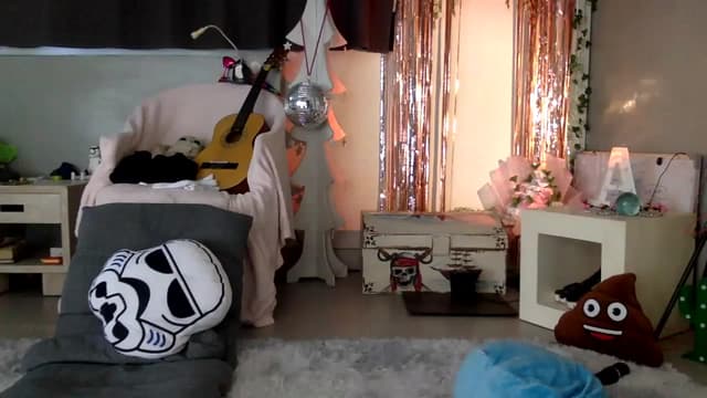 Gallery image thumbnail from Qi_ra's myfreecams stream on, 06/12/2023, 03:32 image 16 of 20