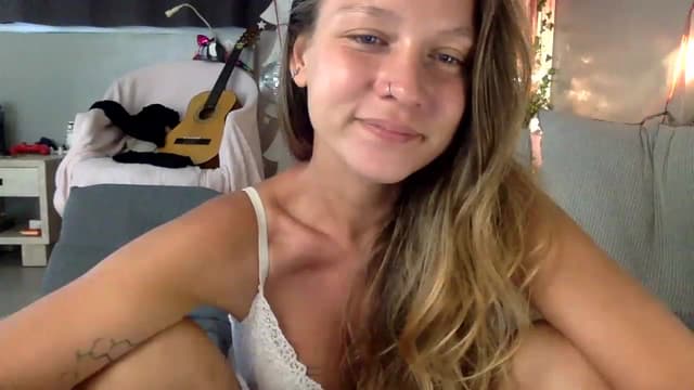 Gallery image thumbnail from Qi_ra's myfreecams stream on, 06/14/2023, 03:28 image 18 of 20