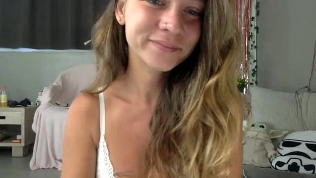 Gallery image thumbnail from Qi_ra's myfreecams stream on, 06/17/2023, 24:36 image 1 of 20