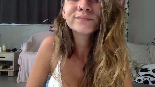 Gallery image thumbnail from Qi_ra's myfreecams stream on, 06/17/2023, 24:36 image 13 of 20