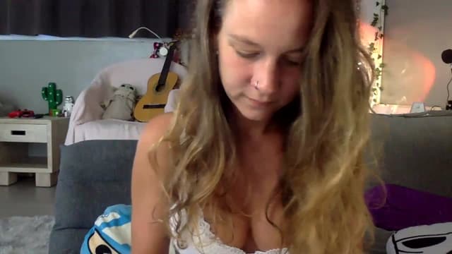 Gallery image thumbnail from Qi_ra's myfreecams stream on, 07/12/2023, 06:18 image 4 of 20
