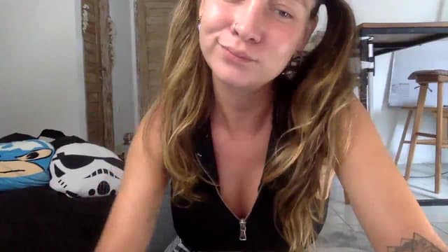 Gallery image thumbnail from Qi_ra's myfreecams stream on, 08/17/2023, 02:21 image 14 of 20