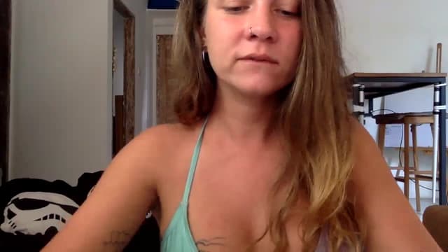 Gallery image thumbnail from Qi_ra's myfreecams stream on, 10/17/2023, 07:10 image 6 of 20