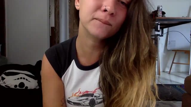 Gallery image thumbnail from Qi_ra's myfreecams stream on, 10/19/2023, 24:32 image 8 of 20