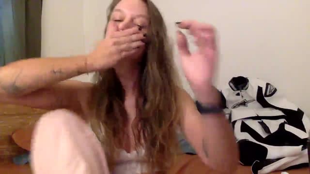 Gallery image thumbnail from Qi_ra's myfreecams stream on, 05/27/2024, 24:25 image 13 of 20