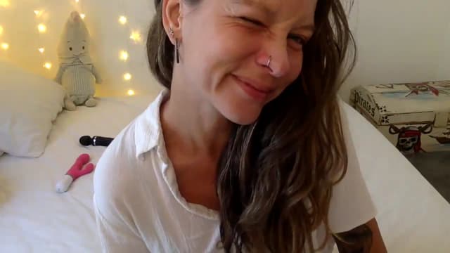 Gallery image thumbnail from Qi_ra's myfreecams stream on, 10/06/2024, 02:49 image 14 of 20