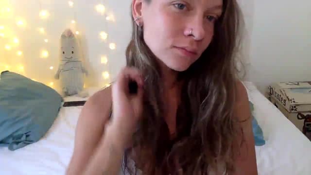 Gallery image thumbnail from Qi_ra's myfreecams stream on, 10/14/2024, 03:21 image 9 of 20