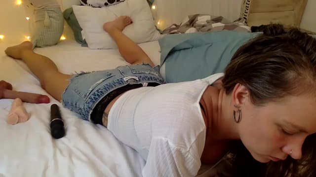 Gallery image thumbnail from Qi_ra's myfreecams stream on, 10/17/2024, 06:47 image 12 of 20