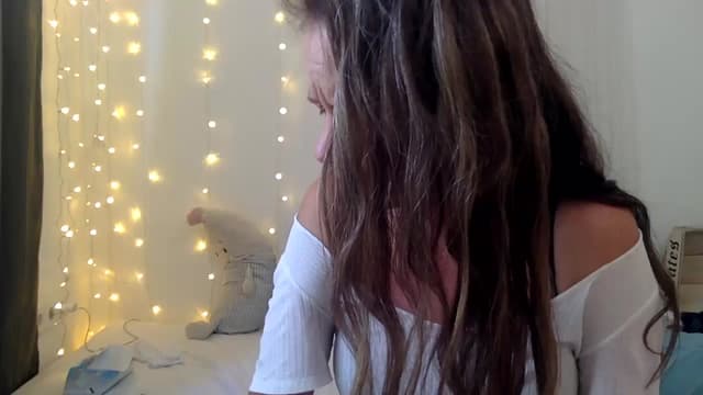 Gallery image thumbnail from Qi_ra's myfreecams stream on, 10/17/2024, 07:38 image 13 of 20