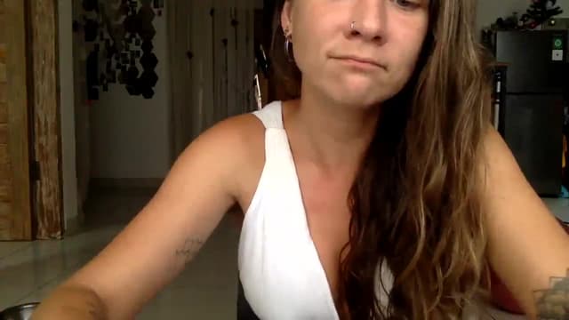 Gallery image thumbnail from Qi_ra's myfreecams stream on, 01/12/2025, 10:48 image 3 of 20