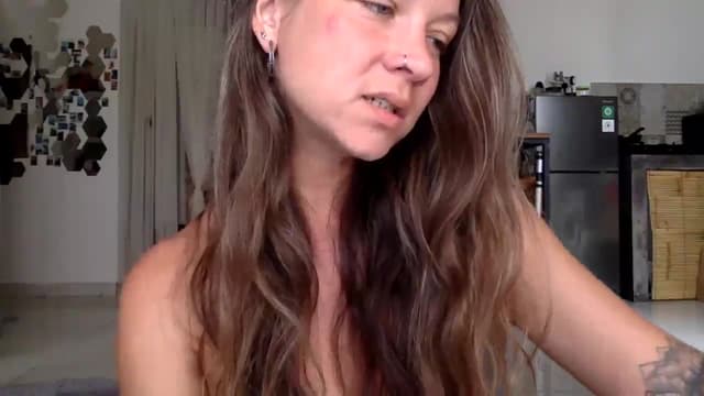 Gallery image thumbnail from Qi_ra's myfreecams stream on, 01/27/2025, 01:57 image 11 of 20