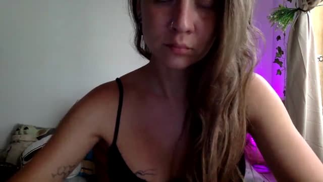 Gallery image thumbnail from Qi_ra's myfreecams stream on, 02/26/2025, 10:27 image 2 of 20
