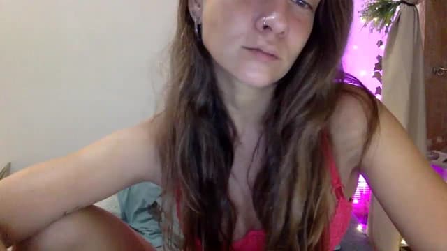 Gallery image thumbnail from Qi_ra's myfreecams stream on, 03/06/2025, 12:38 image 19 of 20