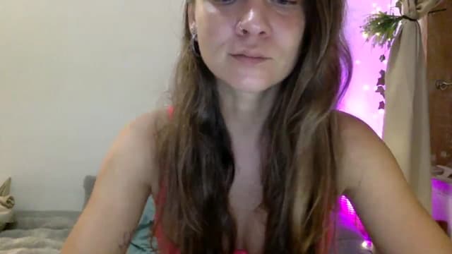 Gallery image thumbnail from Qi_ra's myfreecams stream on, 03/06/2025, 12:51 image 6 of 20