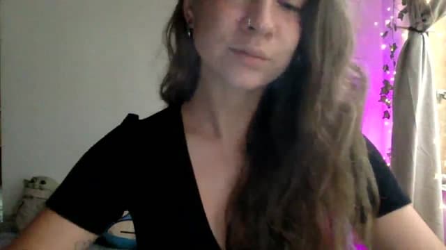 Gallery image thumbnail from Qi_ra's myfreecams stream on, 03/30/2025, 23:23 image 11 of 20