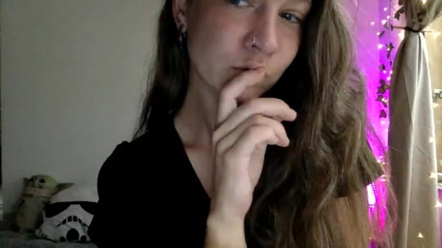 Gallery image thumbnail from Qi_ra's myfreecams stream on, 03/30/2025, 23:23 image 20 of 20