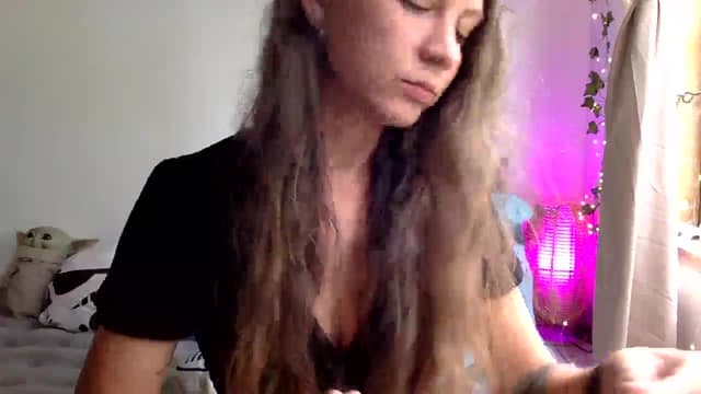 Gallery image thumbnail from Qi_ra's myfreecams stream on, 03/31/2025, 24:59 image 3 of 20