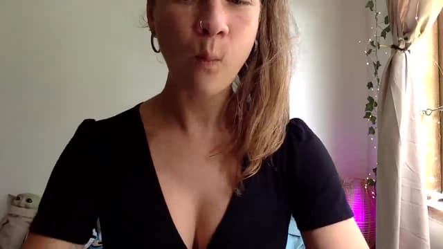 Gallery image thumbnail from Qi_ra's myfreecams stream on, 03/31/2025, 02:50 image 15 of 20