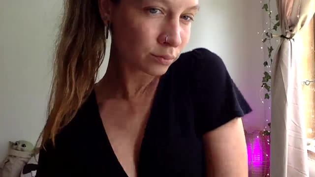 Gallery image thumbnail from Qi_ra's myfreecams stream on, 03/31/2025, 03:37 image 11 of 20