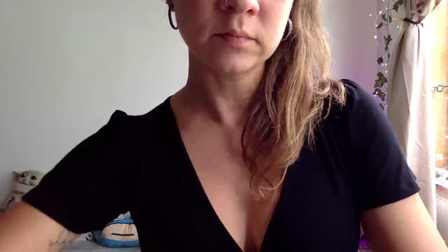 Gallery image thumbnail from Qi_ra's myfreecams stream on, 03/31/2025, 03:37 image 6 of 20