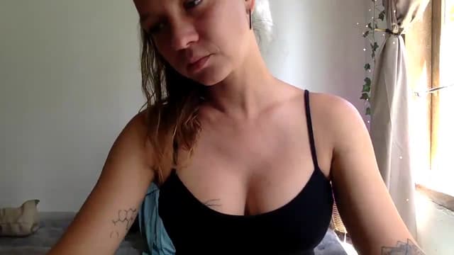 Gallery image thumbnail from Qi_ra's myfreecams stream on, 04/07/2025, 02:28 image 5 of 20