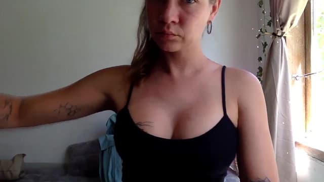 Gallery image thumbnail from Qi_ra's myfreecams stream on, 04/07/2025, 02:28 image 12 of 20