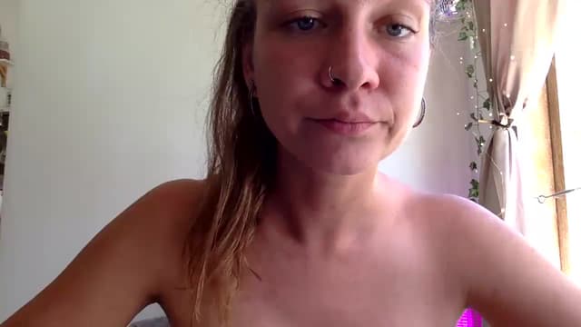 Gallery image thumbnail from Qi_ra's myfreecams stream on, 04/07/2025, 05:13 image 10 of 20