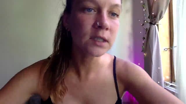 Gallery image thumbnail from Qi_ra's myfreecams stream on, 04/07/2025, 08:22 image 19 of 20