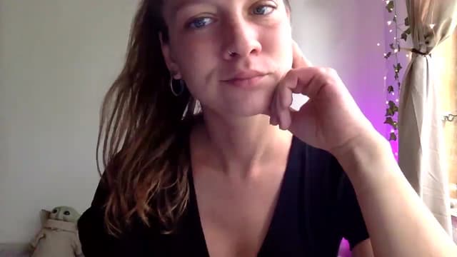 Gallery image thumbnail from Qi_ra's myfreecams stream on, 04/07/2025, 23:38 image 3 of 20
