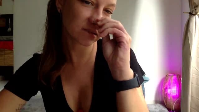 Gallery image thumbnail from Qi_ra's myfreecams stream on, 04/10/2025, 23:52 image 8 of 20
