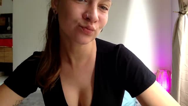 Gallery image thumbnail from Qi_ra's myfreecams stream on, 04/10/2025, 23:52 image 10 of 20