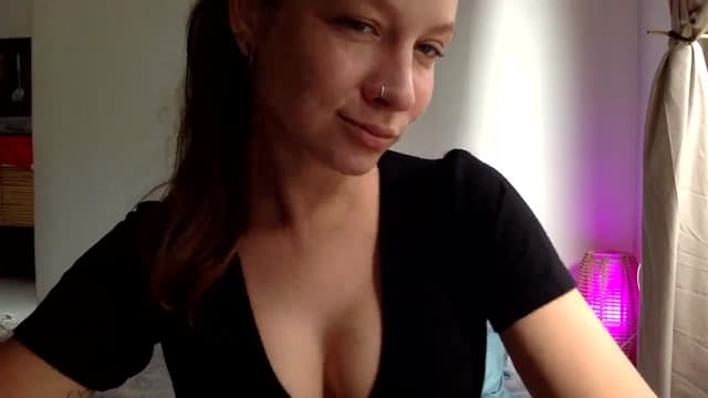 Gallery image thumbnail from Qi_ra's myfreecams stream on, 04/10/2025, 23:52 image 7 of 20